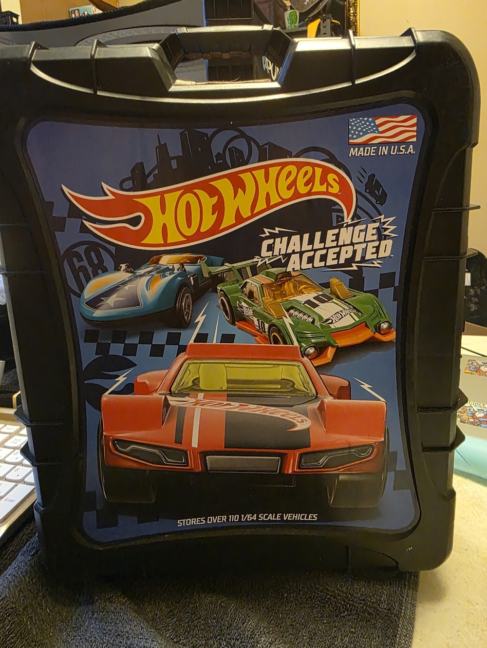 Hot Wheels Challenge Accepted Carrying Case - Blue with Red Car Graphic